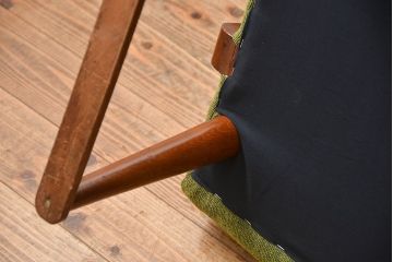 レトロ家具　アンティーク　レトロなデザインの3Pソファ