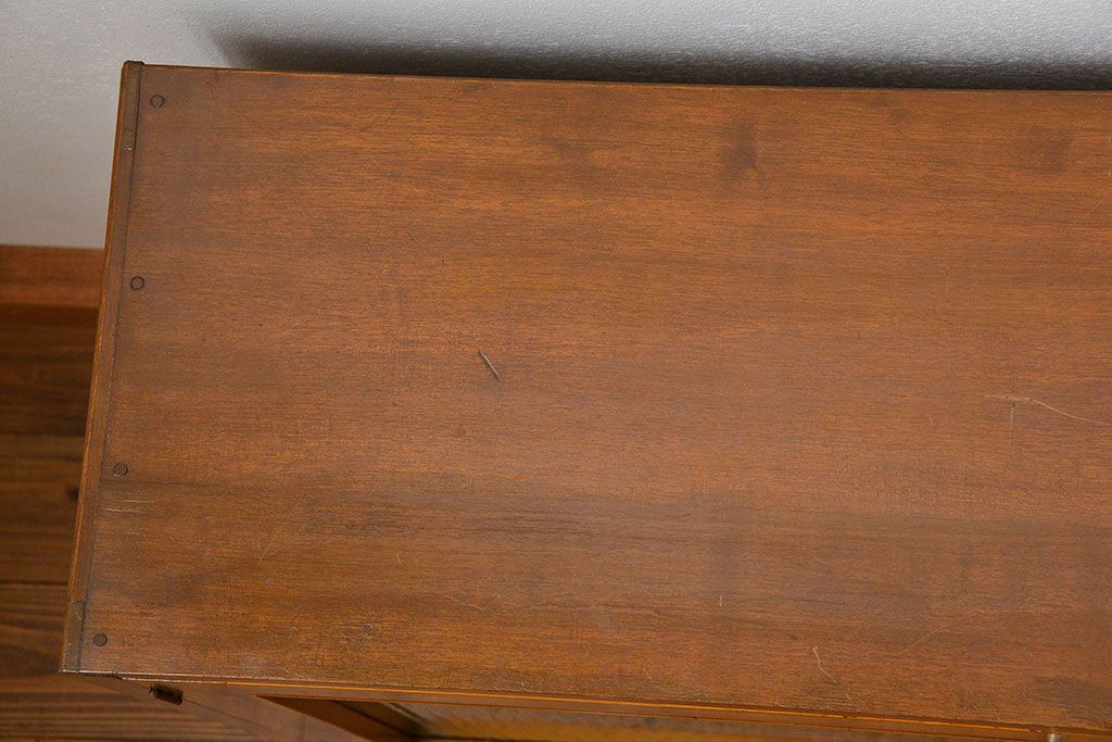 レトロ家具　昭和レトロ モールガラス入りのミッドセンチュリー食器棚(カップボード、収納棚)