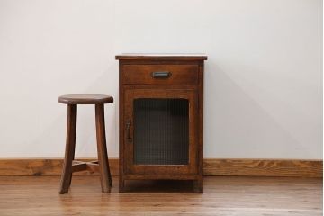 アンティーク家具　アンティーク モールガラス入り!小振りなサイドテーブル(3)(収納棚)