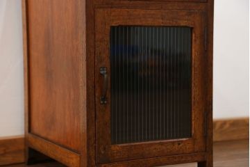 アンティーク家具　アンティーク モールガラス入り!小振りなサイドテーブル(3)(収納棚)