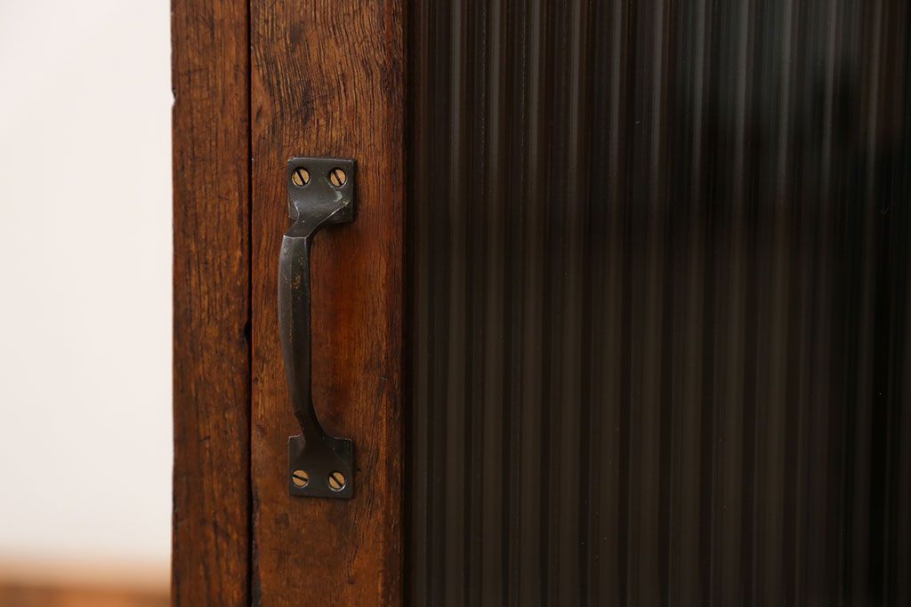 アンティーク家具　アンティーク モールガラス入り!小振りなサイドテーブル(3)(収納棚)