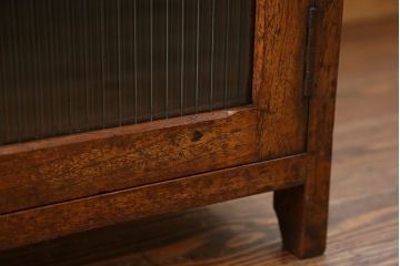 アンティーク家具　アンティーク モールガラス入り!小振りなサイドテーブル(3)(収納棚)