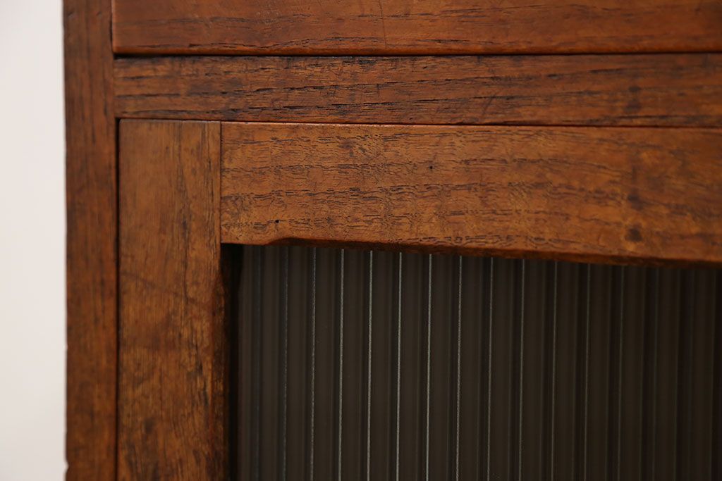 アンティーク家具　アンティーク モールガラス入り!小振りなサイドテーブル(3)(収納棚)