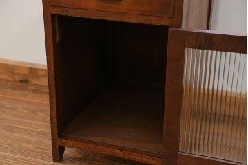 アンティーク家具　アンティーク モールガラス入り!小振りなサイドテーブル(3)(収納棚)