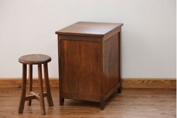 アンティーク家具　アンティーク モールガラス入り!小振りなサイドテーブル(3)(収納棚)