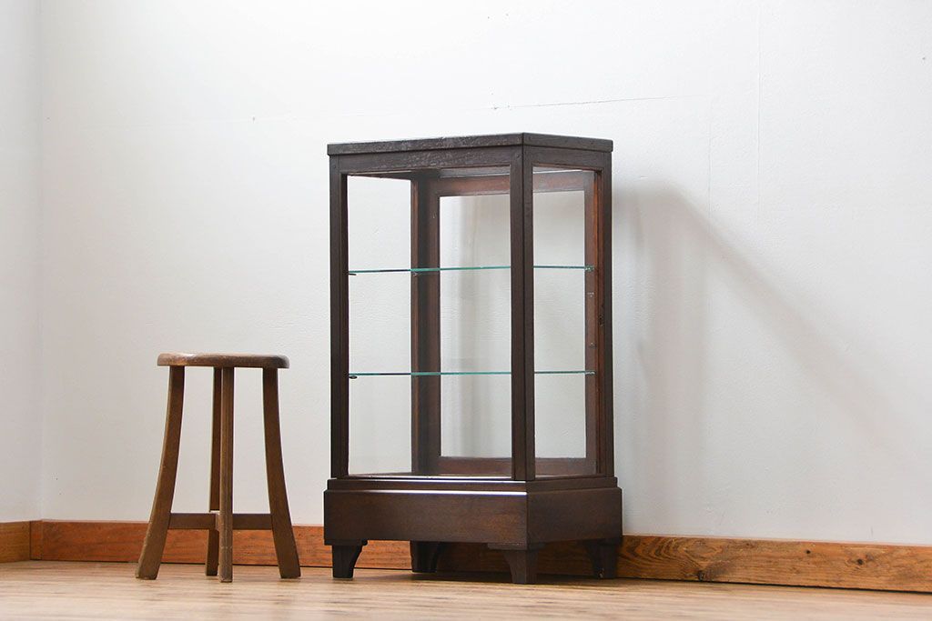 アンティーク家具　アンティーク 小振りな縦型ガラスケース(ショーケース)　