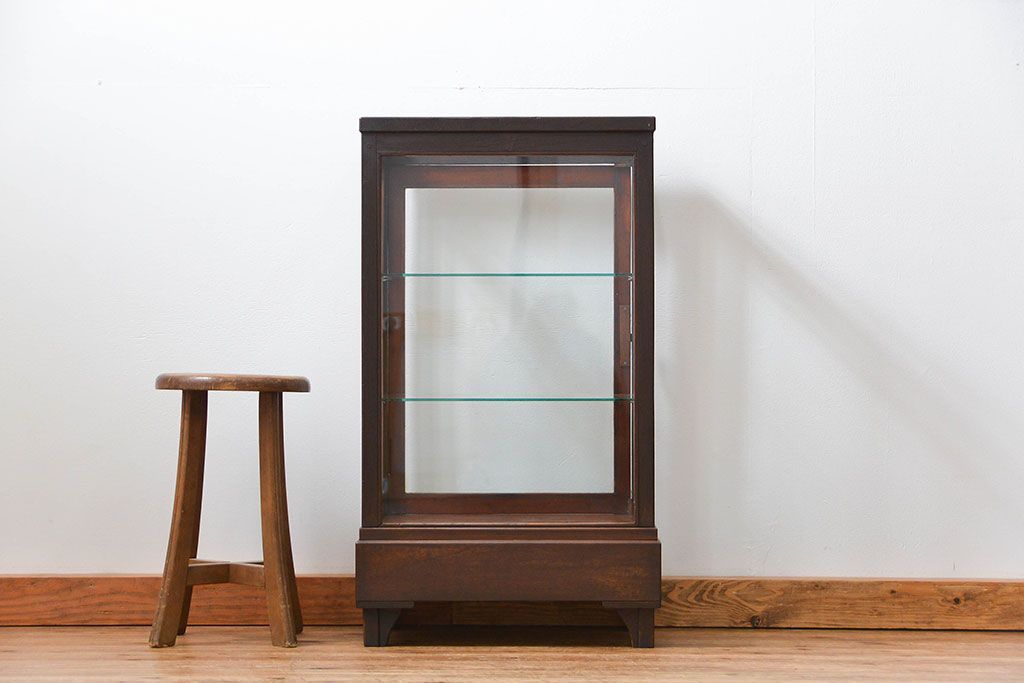 アンティーク家具　アンティーク 小振りな縦型ガラスケース(ショーケース)　