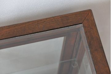 アンティーク家具　アンティーク 小振りな縦型ガラスケース(ショーケース)　