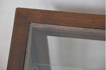 アンティーク家具　アンティーク 小振りな縦型ガラスケース(ショーケース)　