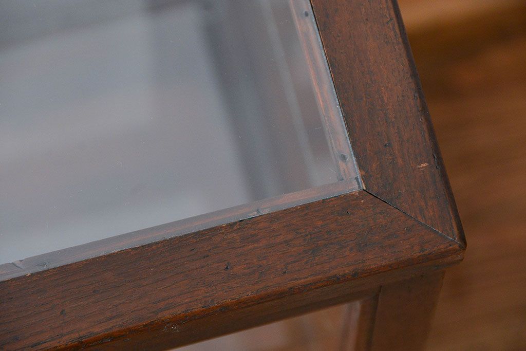 アンティーク家具　アンティーク 小振りな縦型ガラスケース(ショーケース)　