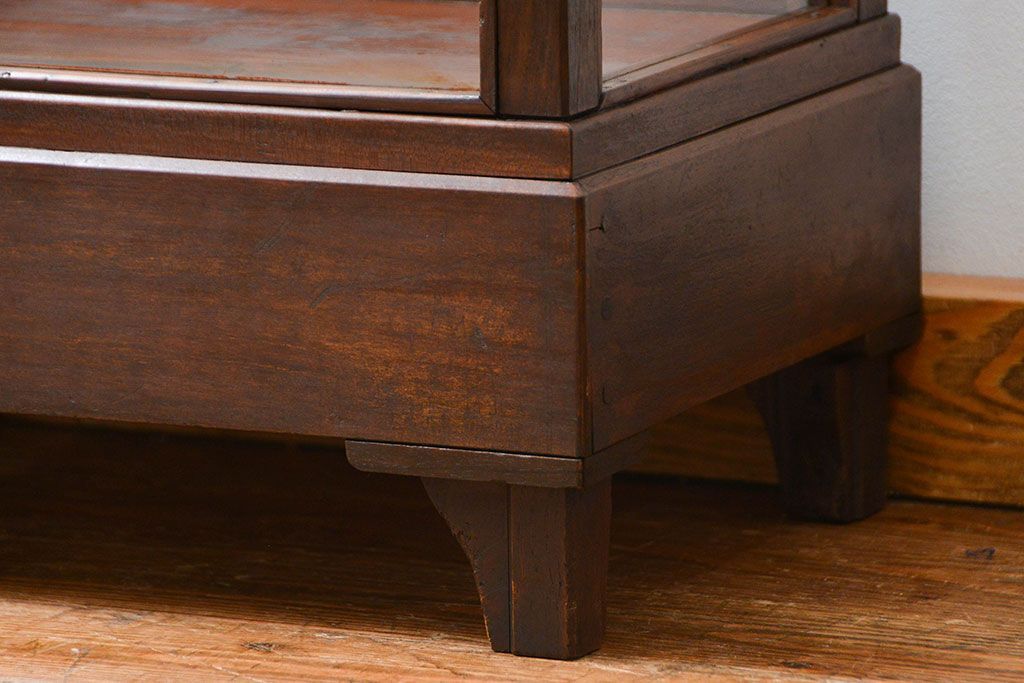 アンティーク家具　アンティーク 小振りな縦型ガラスケース(ショーケース)　