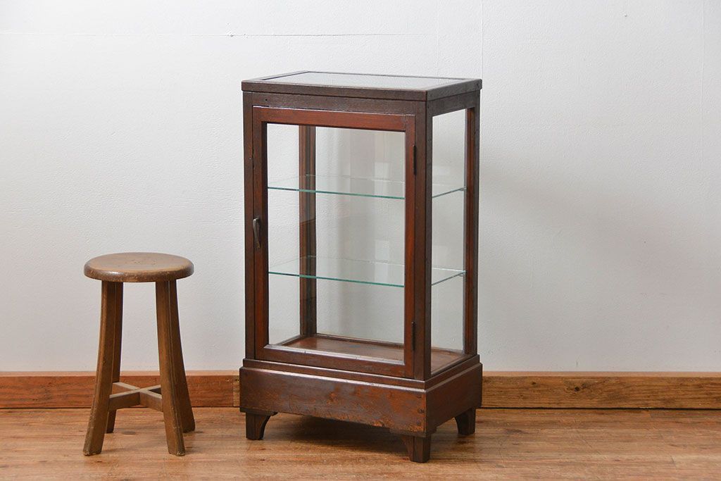 アンティーク家具　アンティーク 小振りな縦型ガラスケース(ショーケース)　