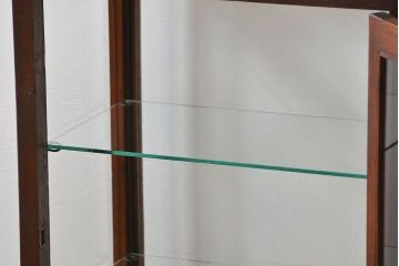 アンティーク家具　アンティーク 小振りな縦型ガラスケース(ショーケース)　