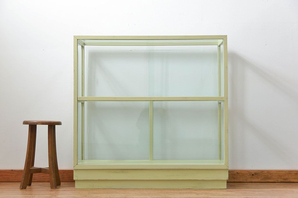 アンティーク家具　アンティークペイント!シンプルなガラスケース(ショーケース)