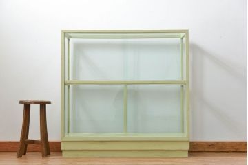 アンティーク家具　アンティークペイント!シンプルなガラスケース(ショーケース)