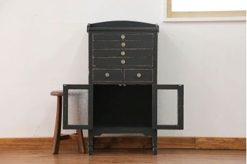 アンティーク家具　アンティークペイント ガラスの取っ手付き ダイヤガラスデンタルキャビネット(3)(収納棚、ケビント)