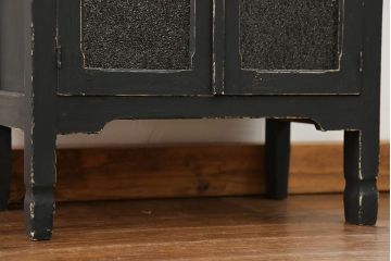 アンティーク家具　アンティークペイント ガラスの取っ手付き ダイヤガラスデンタルキャビネット(3)(収納棚、ケビント)