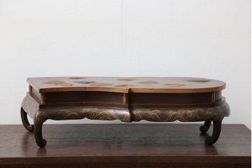 アンティーク雑貨　古民具・骨董 見絵風 金蒔絵 梨地の変わり型 花台(平台)