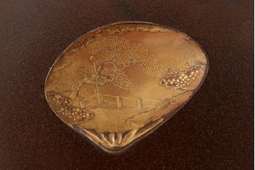 アンティーク雑貨　古民具・骨董 見絵風 金蒔絵 梨地の変わり型 花台(平台)