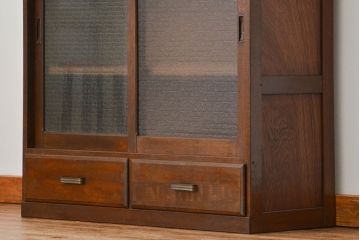 アンティーク家具　銀モールガラス入りのアンティーク収納棚(キャビネット、戸棚)