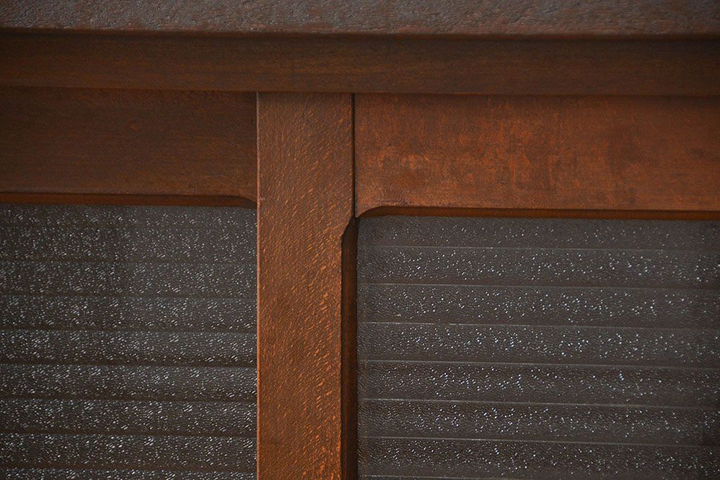 アンティーク家具　銀モールガラス入りのアンティーク収納棚(キャビネット、戸棚)