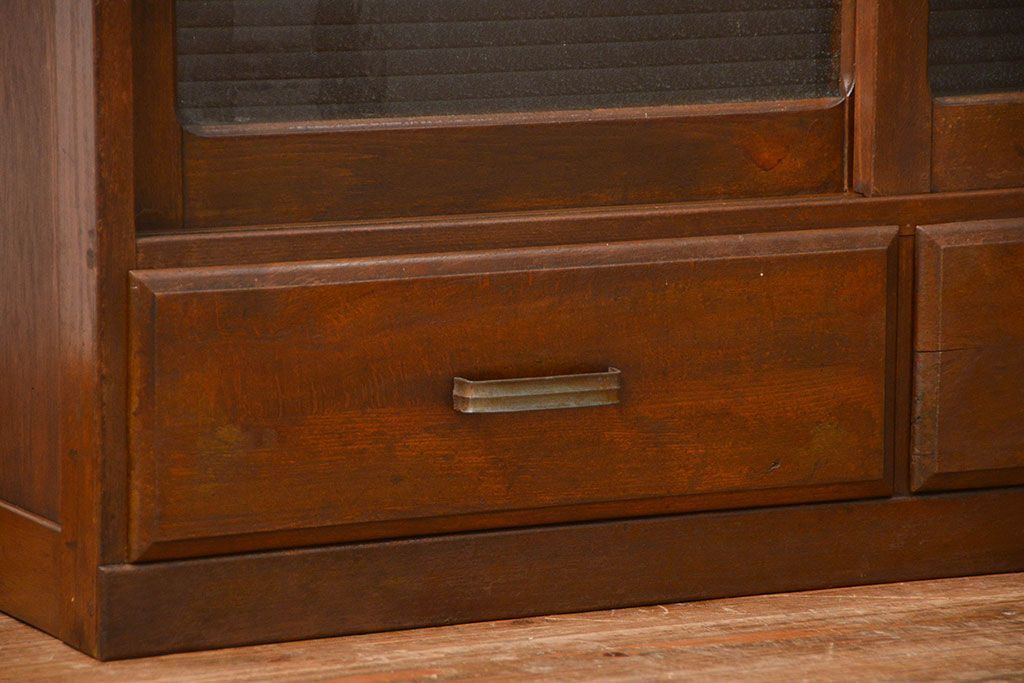 アンティーク家具　銀モールガラス入りのアンティーク収納棚(キャビネット、戸棚)