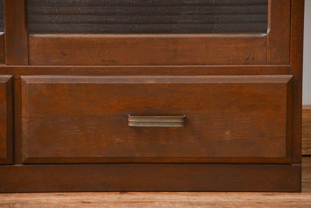 アンティーク家具　銀モールガラス入りのアンティーク収納棚(キャビネット、戸棚)