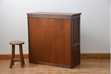 アンティーク家具　銀モールガラス入りのアンティーク収納棚(キャビネット、戸棚)