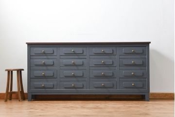 アンティーク家具　アンティークペイント 16杯引き出しの脚付きチェスト(小物整理、ドロワー)