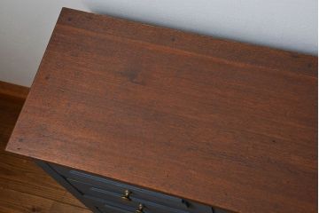 アンティーク家具　アンティークペイント 16杯引き出しの脚付きチェスト(小物整理、ドロワー)