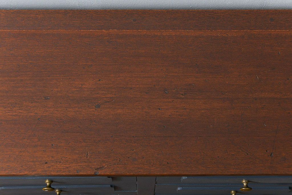 アンティーク家具　アンティークペイント 16杯引き出しの脚付きチェスト(小物整理、ドロワー)