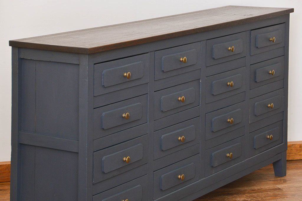 アンティーク家具　アンティークペイント 16杯引き出しの脚付きチェスト(小物整理、ドロワー)