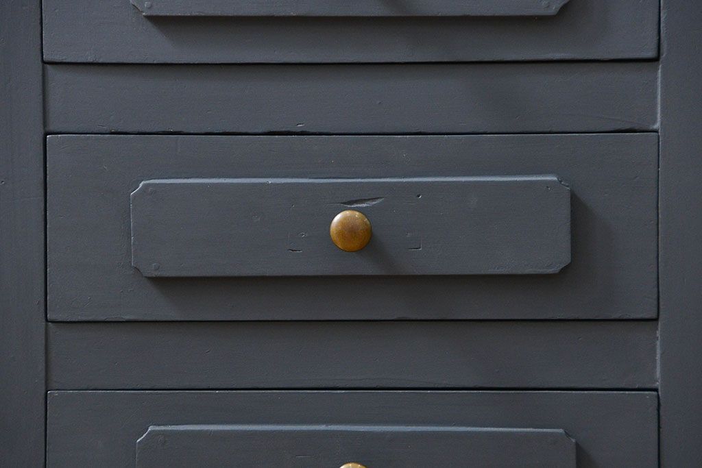 アンティーク家具　アンティークペイント 16杯引き出しの脚付きチェスト(小物整理、ドロワー)