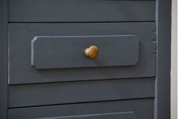 アンティーク家具　アンティークペイント 16杯引き出しの脚付きチェスト(小物整理、ドロワー)