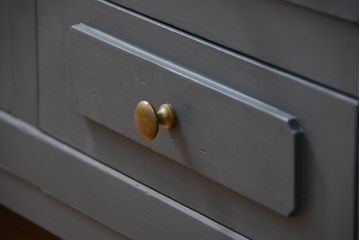 アンティーク家具　アンティークペイント 16杯引き出しの脚付きチェスト(小物整理、ドロワー)