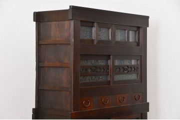 アンティーク家具　アンティーク 結霜ガラス入り!モダンな四尺水屋箪笥(食器棚、茶箪笥)