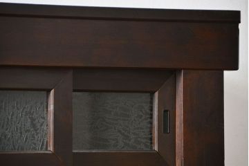 アンティーク家具　アンティーク 結霜ガラス入り!モダンな四尺水屋箪笥(食器棚、茶箪笥)