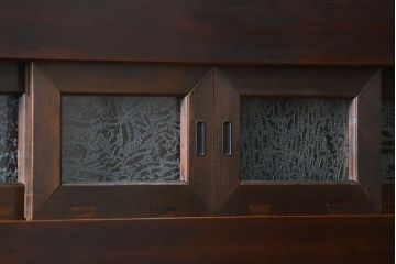 アンティーク家具　アンティーク 結霜ガラス入り!モダンな四尺水屋箪笥(食器棚、茶箪笥)