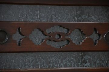 アンティーク家具　アンティーク 結霜ガラス入り!モダンな四尺水屋箪笥(食器棚、茶箪笥)