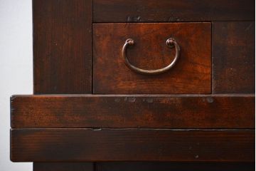 アンティーク家具　アンティーク 結霜ガラス入り!モダンな四尺水屋箪笥(食器棚、茶箪笥)