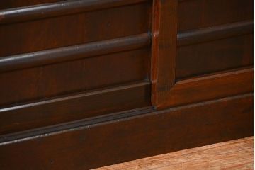 アンティーク家具　アンティーク 結霜ガラス入り!モダンな四尺水屋箪笥(食器棚、茶箪笥)