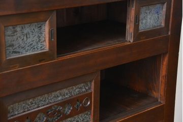 アンティーク家具　アンティーク 結霜ガラス入り!モダンな四尺水屋箪笥(食器棚、茶箪笥)
