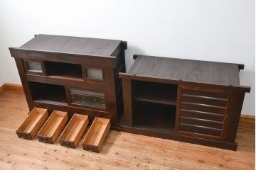 アンティーク家具　アンティーク 結霜ガラス入り!モダンな四尺水屋箪笥(食器棚、茶箪笥)