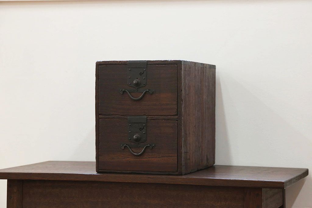 アンティーク家具　古民具・骨董 重厚な金具の2杯小引き出し(硯箱)