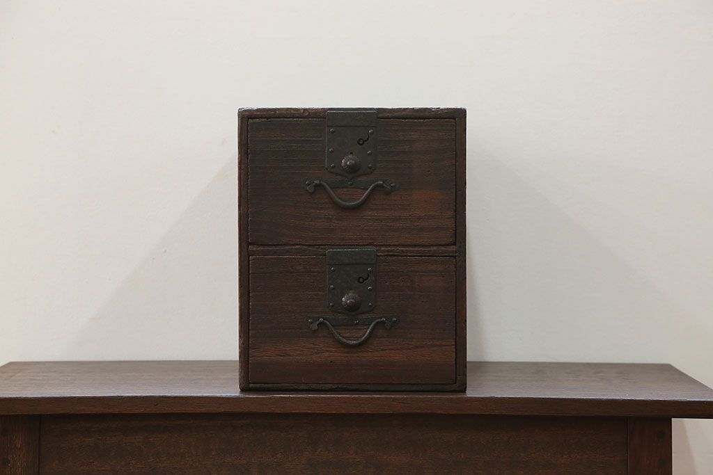 アンティーク家具　古民具・骨董 重厚な金具の2杯小引き出し(硯箱)