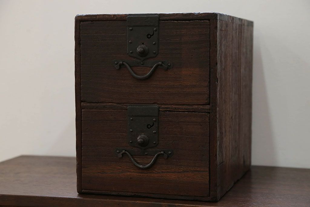 アンティーク家具　古民具・骨董 重厚な金具の2杯小引き出し(硯箱)