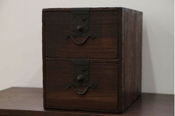 アンティーク家具　古民具・骨董 重厚な金具の2杯小引き出し(硯箱)