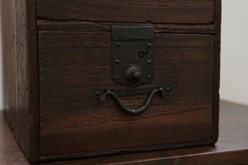 アンティーク家具　古民具・骨董 重厚な金具の2杯小引き出し(硯箱)