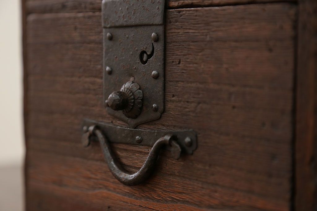 アンティーク家具　古民具・骨董 重厚な金具の2杯小引き出し(硯箱)