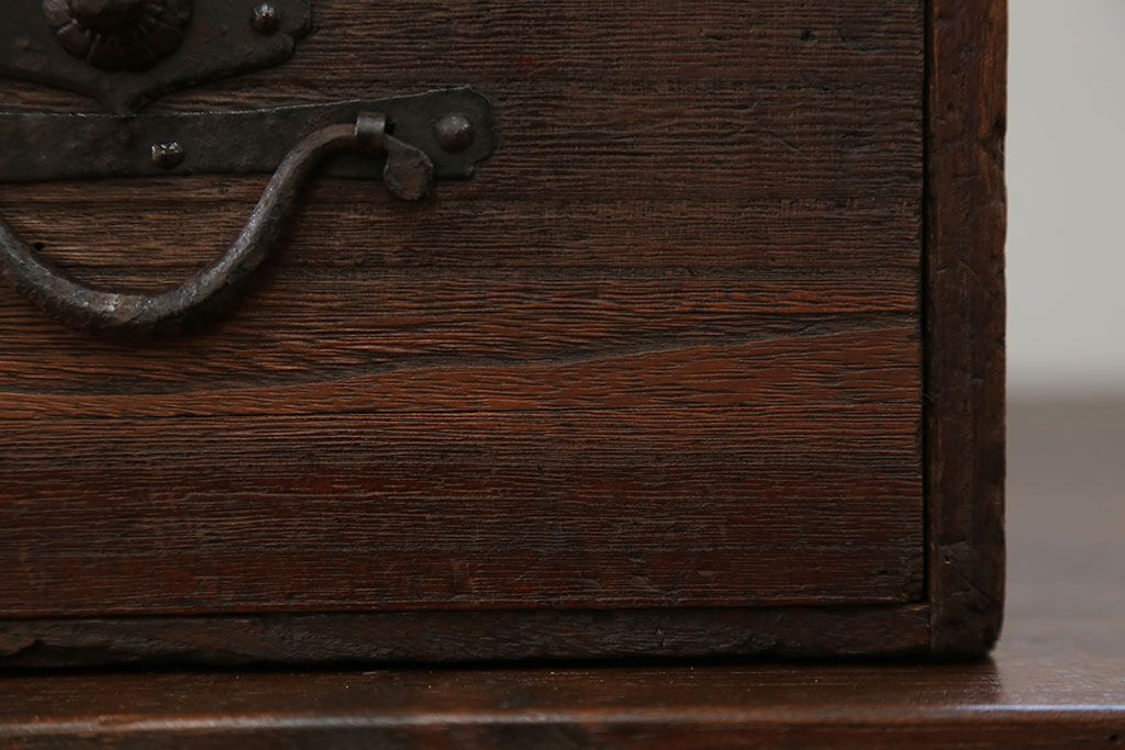 アンティーク家具　古民具・骨董 重厚な金具の2杯小引き出し(硯箱)